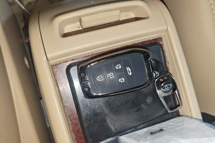 Used Toyota Previa 2012 2.4L 7-Seater Luxury Edition Vehicle Key