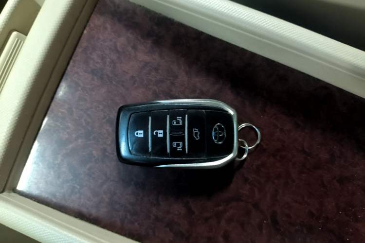 Used Toyota Previa 2012 2.4L 7-Seater Luxury Edition Vehicle Key