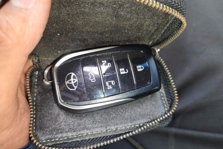 Used Toyota Previa 2012 2.4L 7-Seater Luxury Edition Vehicle Key