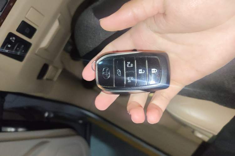 Used Toyota Previa 2012 2.4L 7-Seater Standard Edition Vehicle Key