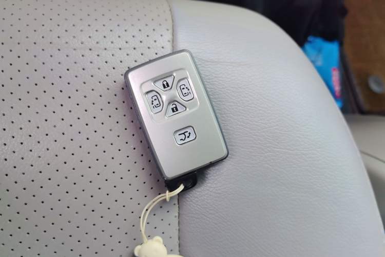 Used Toyota Previa 2012 3.5L 7-Seater Luxury Version Vehicle Key