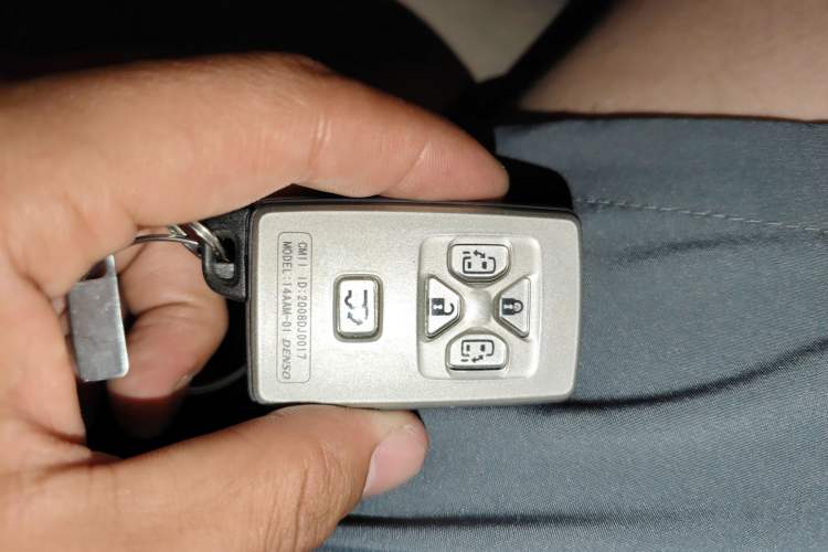 Used Toyota Previa 2012 2.4L 7-Seater Standard Edition Vehicle Key