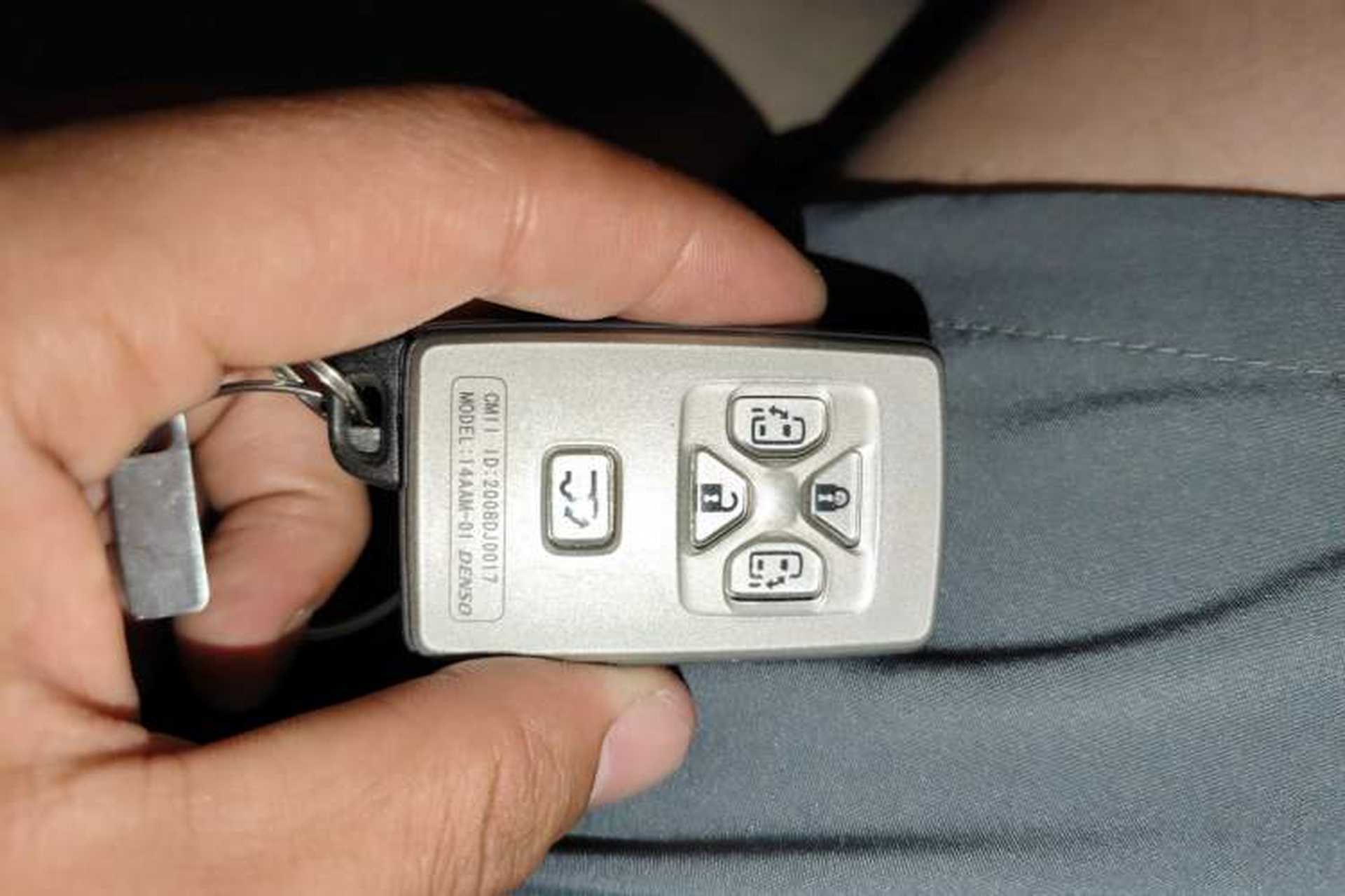 Used Toyota Previa 2012 2.4L 7-Seater Standard Edition Vehicle Key