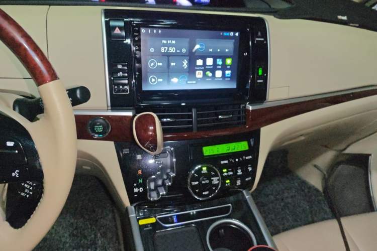 Used Toyota Previa 2012 2.4L 7-Seater Standard Edition Audio And AC Panel
