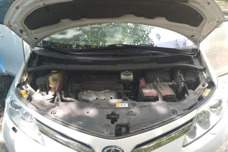 Used Toyota Previa  Engine Bay