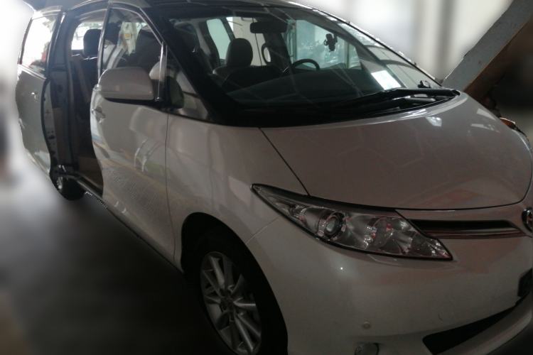 Used Toyota Previa 2012 2.4L 7-Seater Luxury Edition Front Right 45 Deg