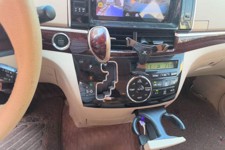 Used Toyota Previa 2012 2.4L 7-Seater Standard Edition Gear Lever
