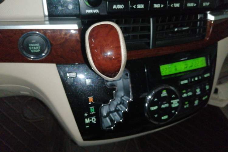 Used Toyota Previa 2012 2.4L 7-Seater Luxury Edition Gear Lever