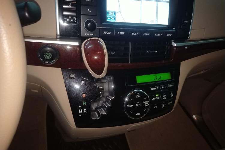 Used Toyota Previa 2012 2.4L 7-Seater Luxury Edition Gear Lever