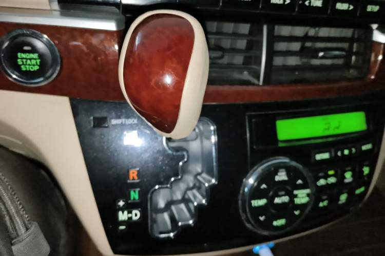 Used Toyota Previa 2012 2.4L 7-Seater Luxury Edition Gear Lever