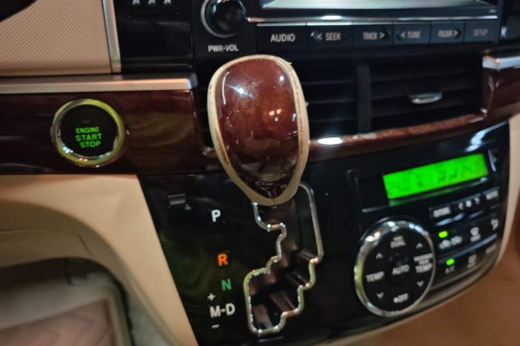 Used Toyota Previa 2012 2.4L 7-Seater Luxury Edition Gear Lever