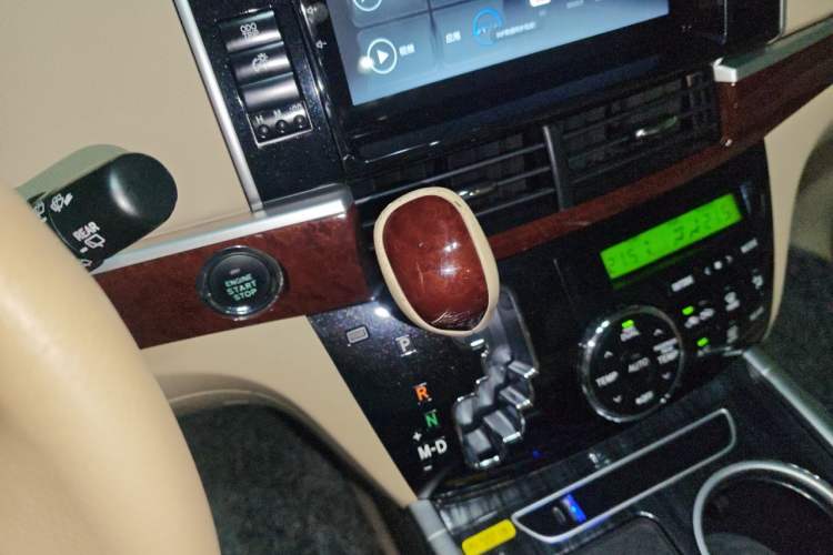 Used Toyota Previa 2012 2.4L 7-Seater Standard Edition Gear Lever