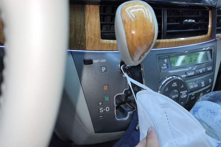 Used Toyota Previa 2012 3.5L 7-Seater Luxury Version Gear Lever