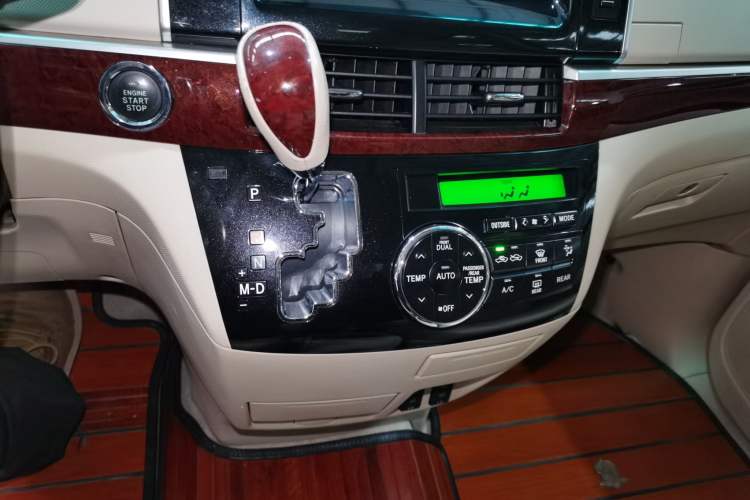 Used Toyota Previa 2012 2.4L 7-Seater Standard Edition Gear Lever