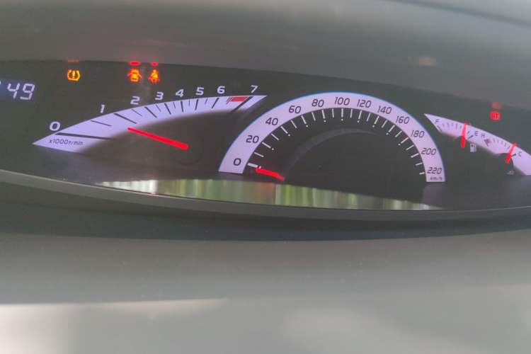 Used Toyota Previa  Instrument Cluster