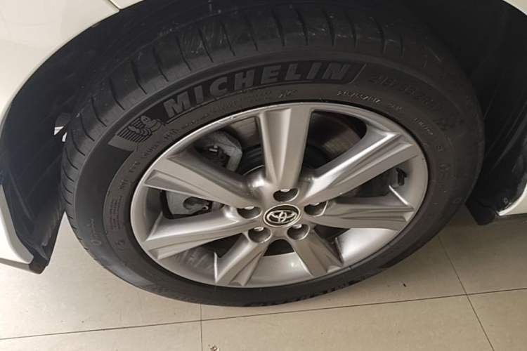 Used Toyota Previa 2012 2.4L 7-Seater Luxury Edition Left Front Wheel Hub