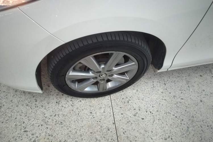 Used Toyota Previa 2012 2.4L 7-Seater Luxury Edition Left Front Wheel Hub