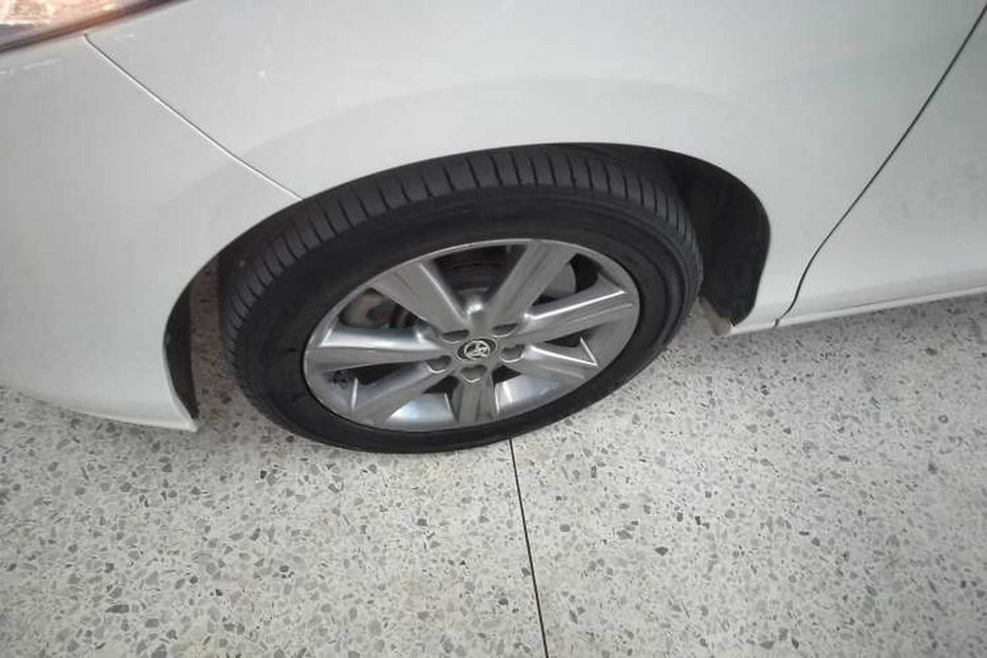 Used Toyota Previa 2012 2.4L 7-Seater Luxury Edition Left Front Wheel Hub