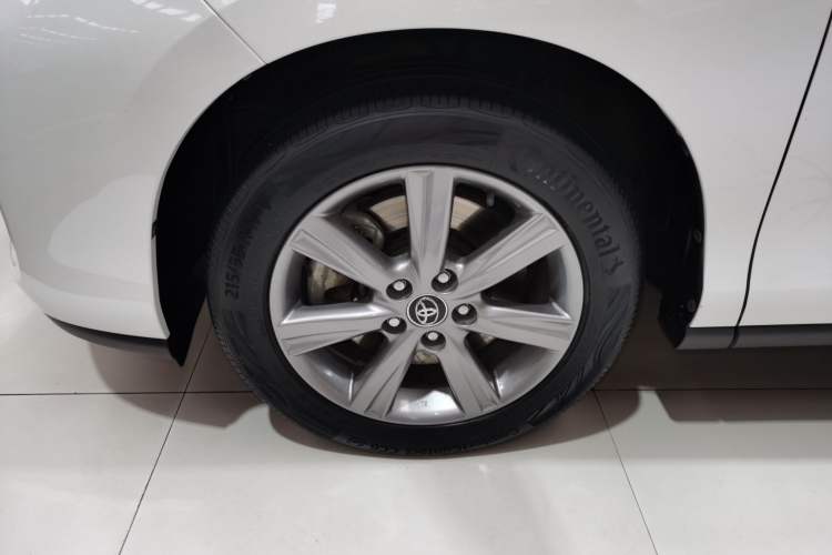 Used Toyota Previa 2012 2.4L 7-Seater Standard Edition Left Front Wheel Hub