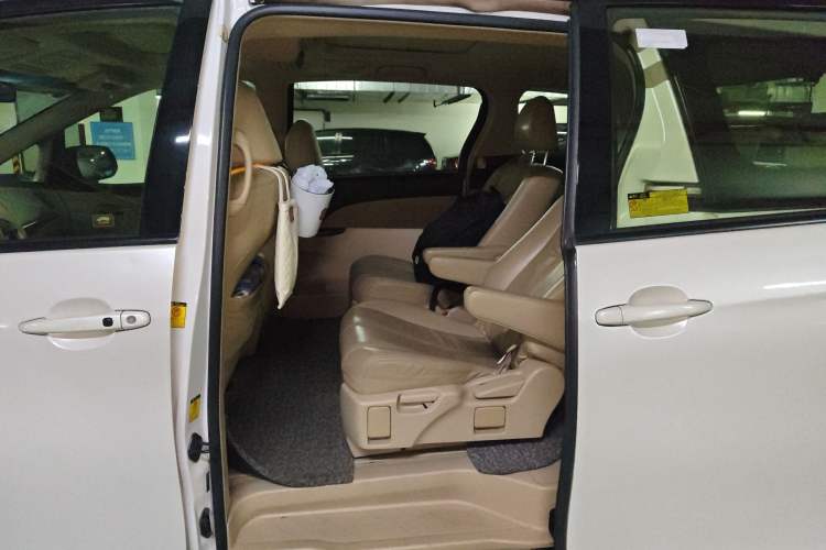 Used Toyota Previa 2012 2.4L 7-Seater Luxury Edition Left Rear Seat