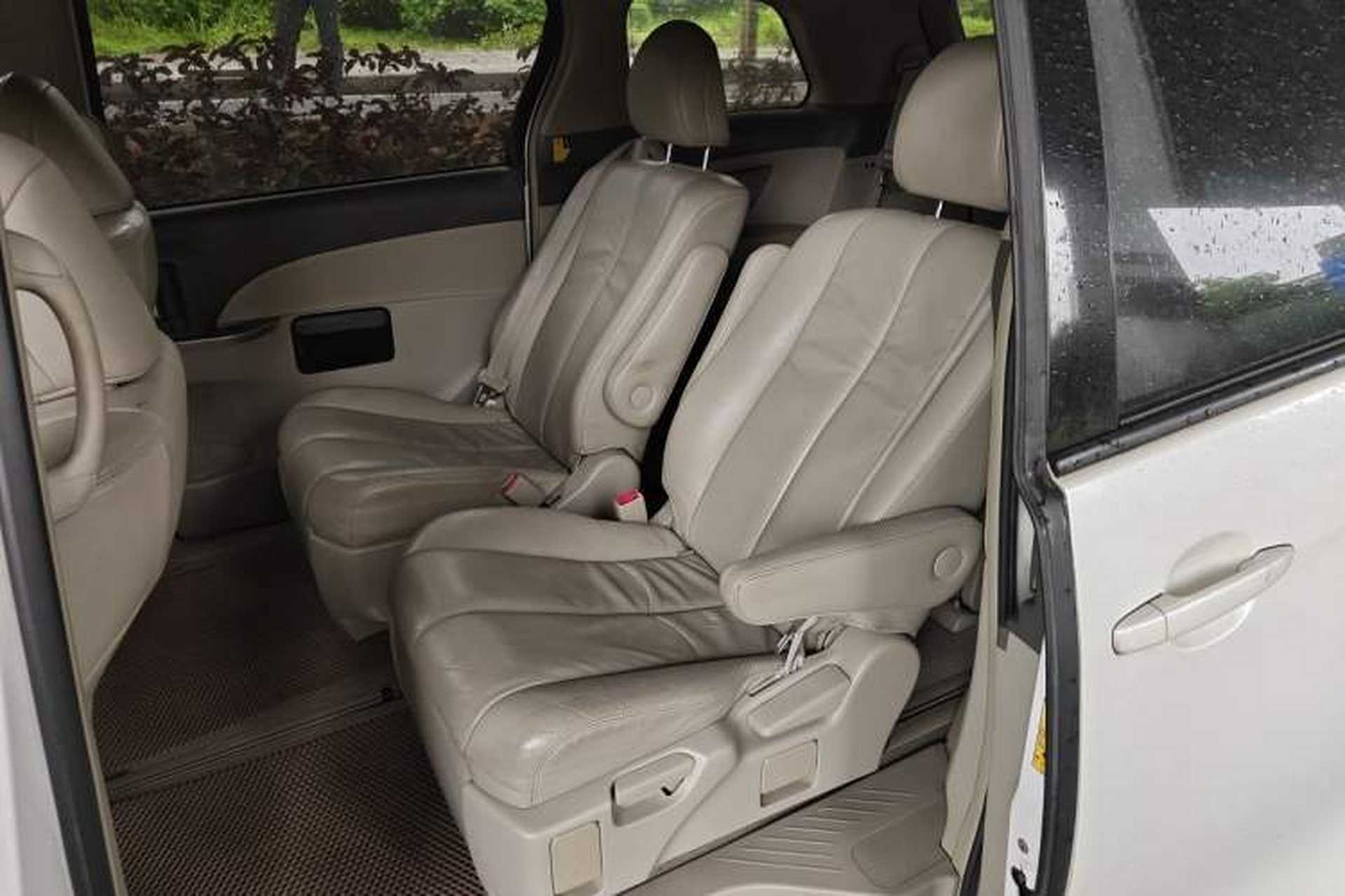 Used Toyota Previa 2012 2.4L 7-Seater Standard Edition Left Rear Seat