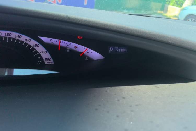 Used Toyota Previa 2012 2.4L 7-Seater Standard Edition Odometer Close Up