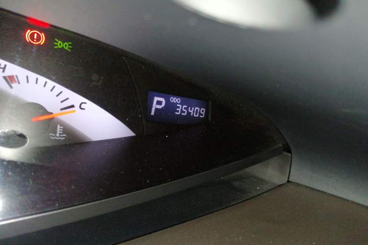 Used Toyota Previa 2012 2.4L 7-Seater Luxury Edition Odometer Close Up