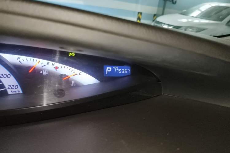 Used Toyota Previa 2012 2.4L 7-Seater Luxury Edition Odometer Close Up