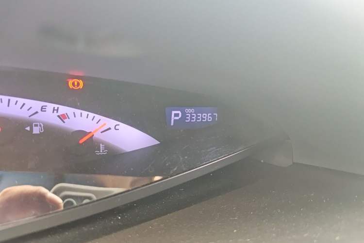 Used Toyota Previa 2012 2.4L 7-Seater Luxury Edition Odometer Close Up