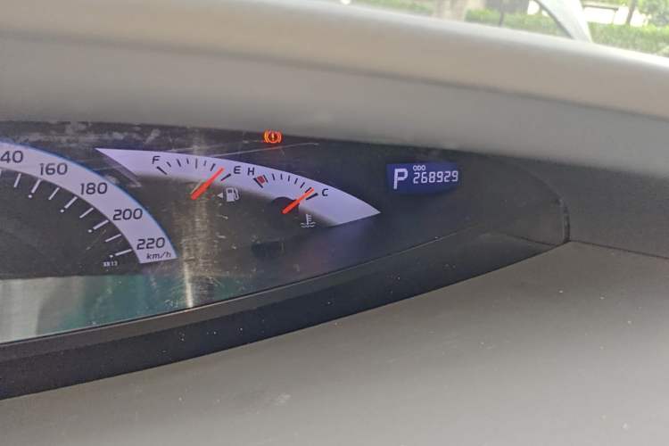 Used Toyota Previa 2012 2.4L 7-Seater Standard Edition Odometer Close Up