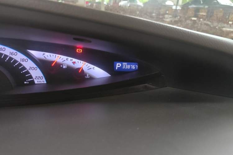 Used Toyota Previa 2012 2.4L 7-Seater Standard Edition Odometer Close Up
