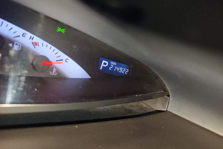 Used Toyota Previa 2012 3.5L 7-Seater Luxury Version Odometer Close Up