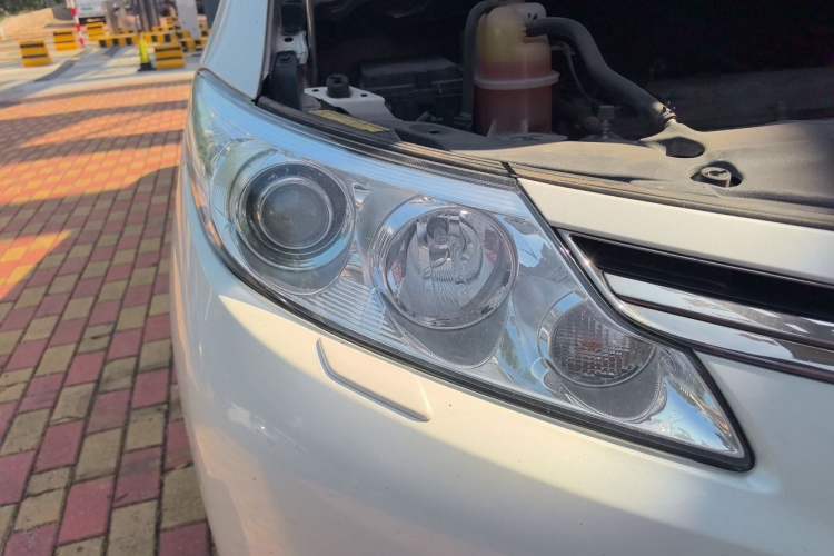 Used Toyota Previa 2012 2.4L 7-Seater Standard Edition Right Front Headlight
