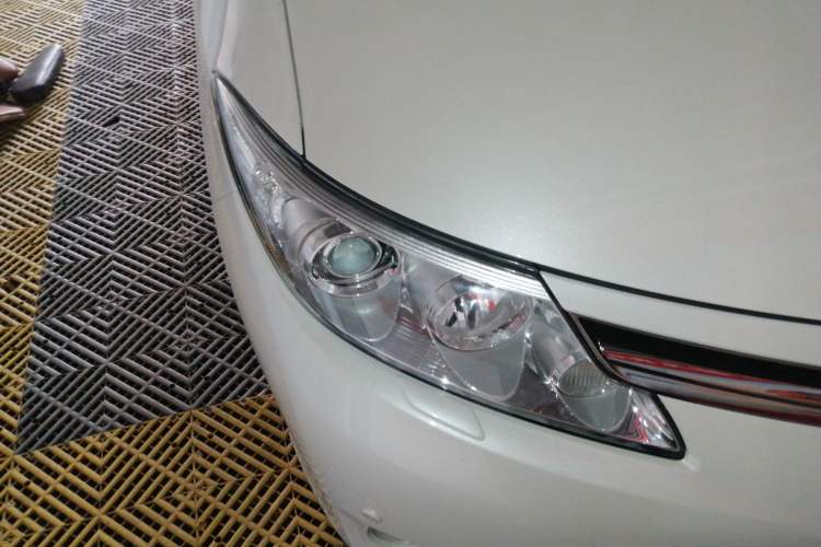 Used Toyota Previa 2012 2.4L 7-Seater Luxury Edition Right Front Headlight