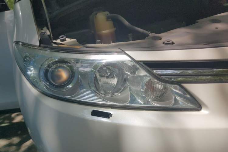 Used Toyota Previa  Right Front Headlight