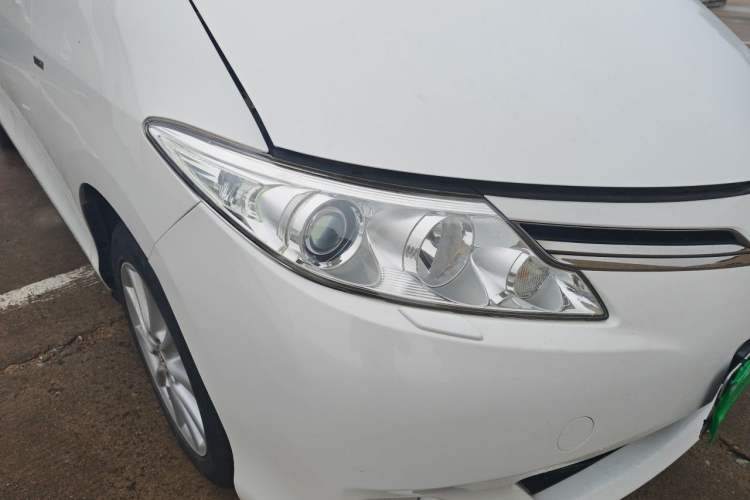 Used Toyota Previa  Right Front Headlight