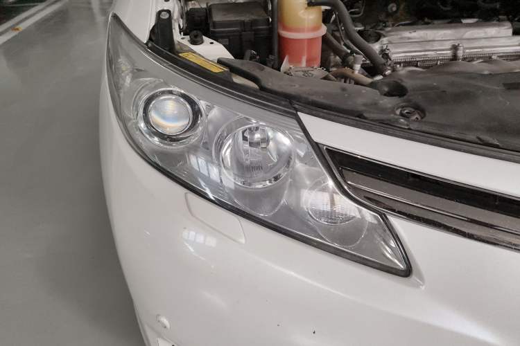 Used Toyota Previa 2012 2.4L 7-Seater Luxury Edition Right Front Headlight