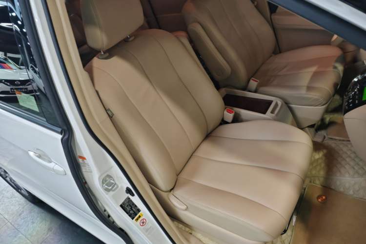Used Toyota Previa 2012 2.4L 7-Seater Luxury Edition Right Front Seat