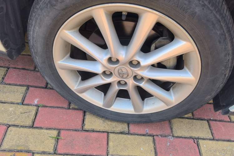 Used Toyota Previa 2012 2.4L 7-Seater Standard Edition Right Front Wheel Hub