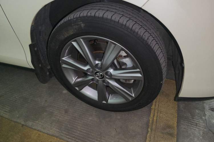 Used Toyota Previa 2012 2.4L 7-Seater Standard Edition Right Front Wheel Hub