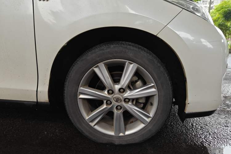 Used Toyota Previa 2012 2.4L 7-Seater Standard Edition Right Front Wheel Hub