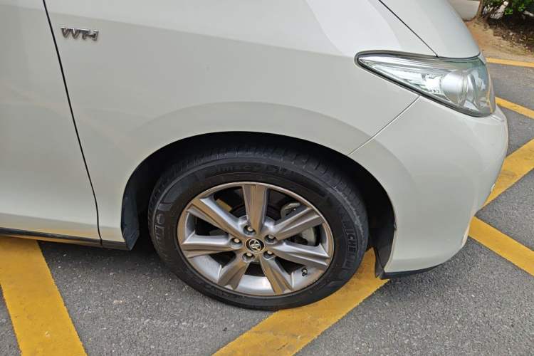 Used Toyota Previa 2012 2.4L 7-Seater Luxury Edition Right Front Wheel Hub