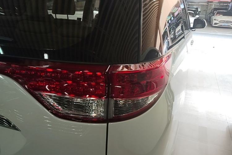 Used Toyota Previa 2012 2.4L 7-Seater Luxury Edition Right Rear Taillight