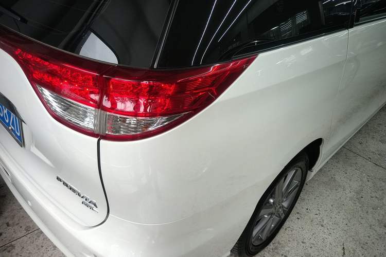 Used Toyota Previa 2012 2.4L 7-Seater Luxury Edition Right Rear Taillight