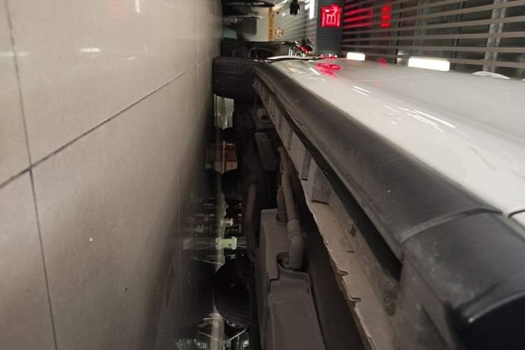 Used Toyota Previa 2012 2.4L 7-Seater Luxury Edition Right Side Sill