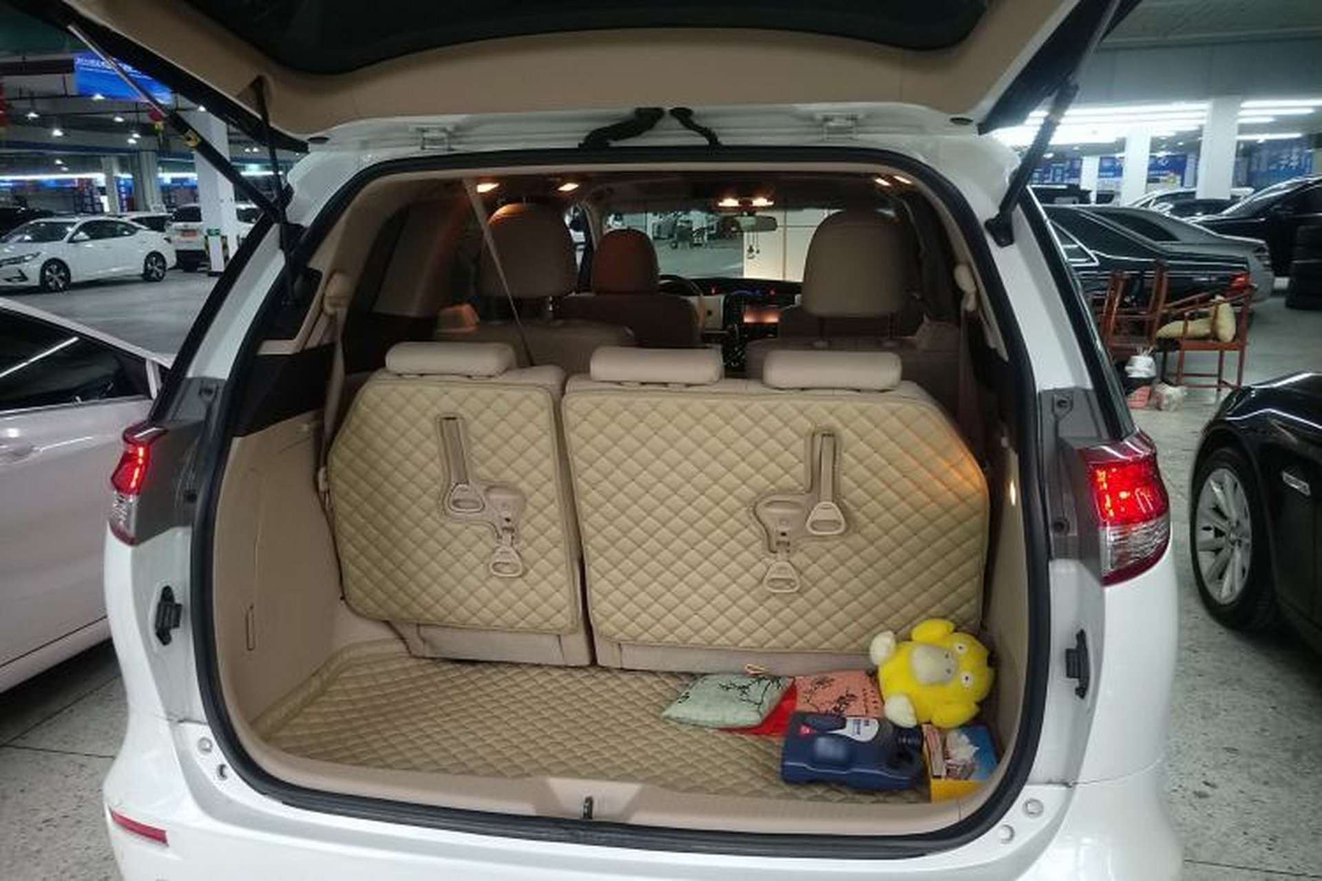 Used Toyota Previa 2012 2.4L 7-Seater Luxury Edition Trunk