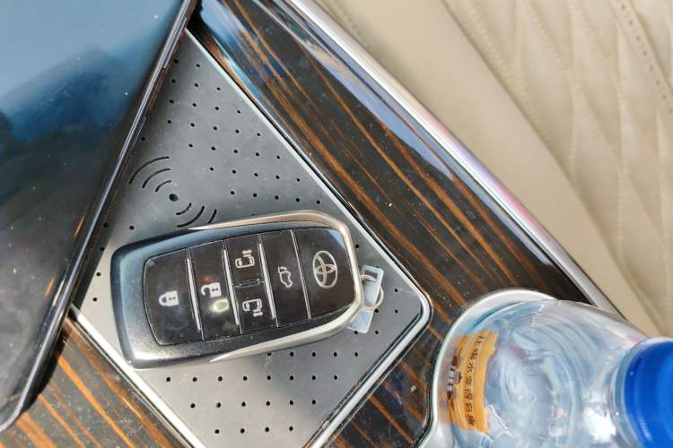 Used Toyota Previa 2012 3.5L 7-Seater Luxury Version Vehicle Key