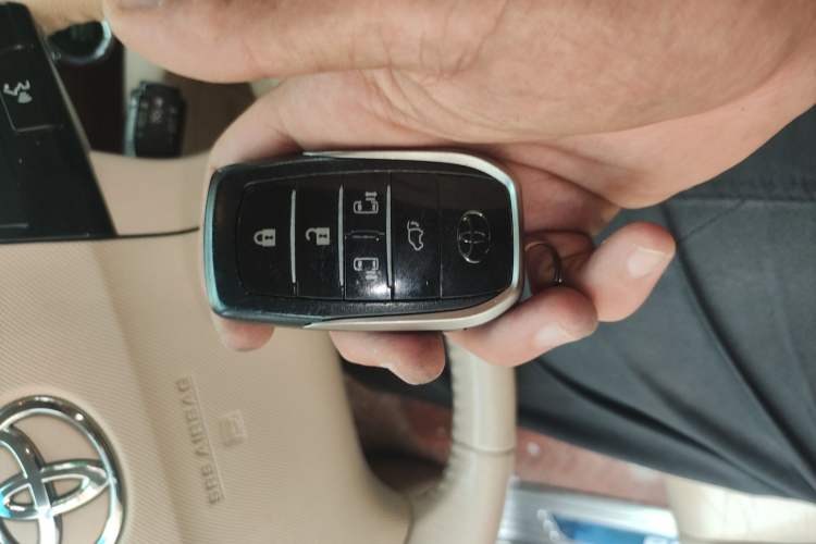 Used Toyota Previa 2012 2.4L 7-Seater Luxury Edition Vehicle Key