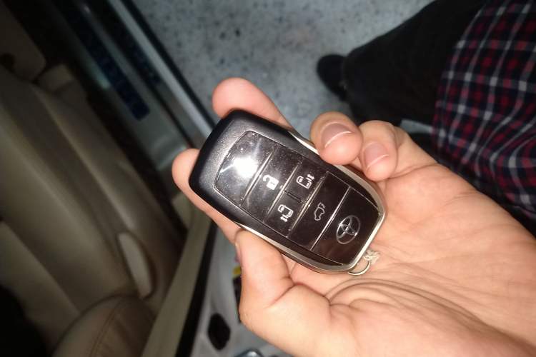 Used Toyota Previa 2012 2.4L 7-Seater Luxury Edition Vehicle Key