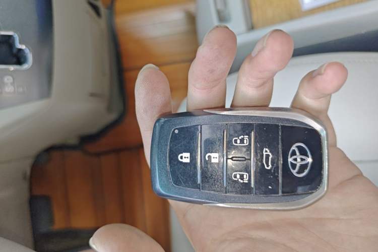 Used Toyota Previa 2012 2.4L 7-Seater Standard Edition Vehicle Key